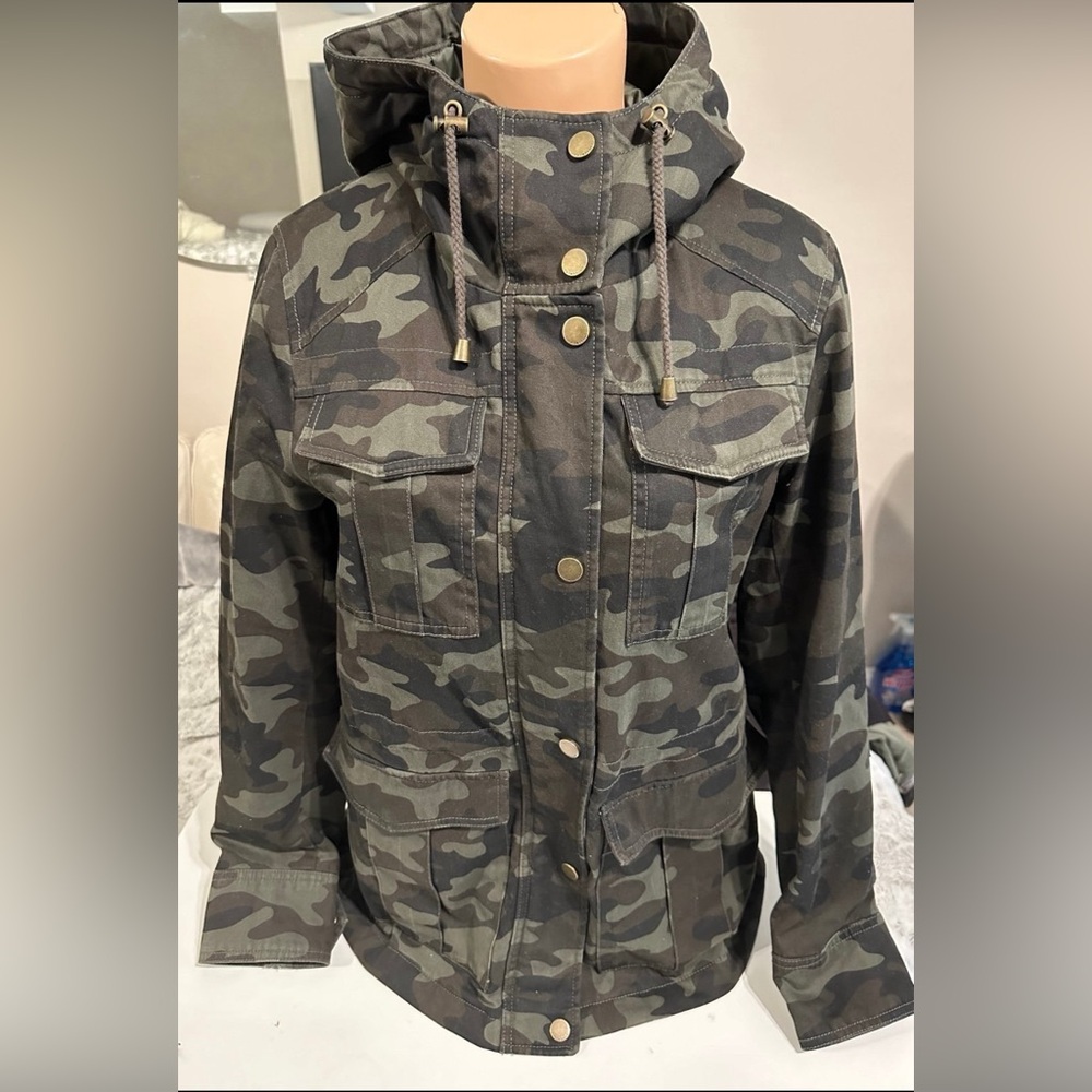 [Lucky Brand]